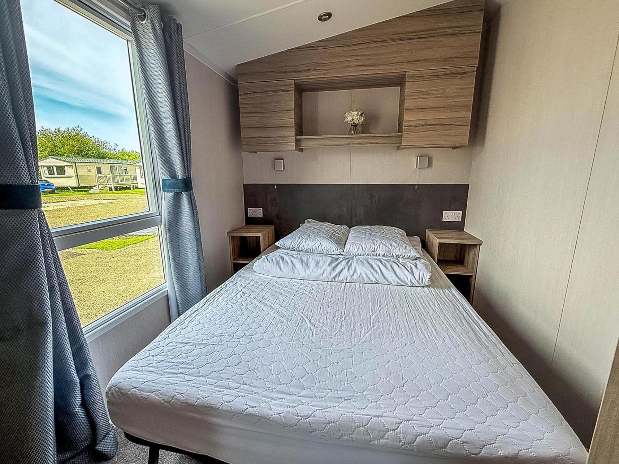 6 Berth Caravan With Decking At Sunnydale Holiday Park Ref 35243Kg Louth  Exteriér fotografie