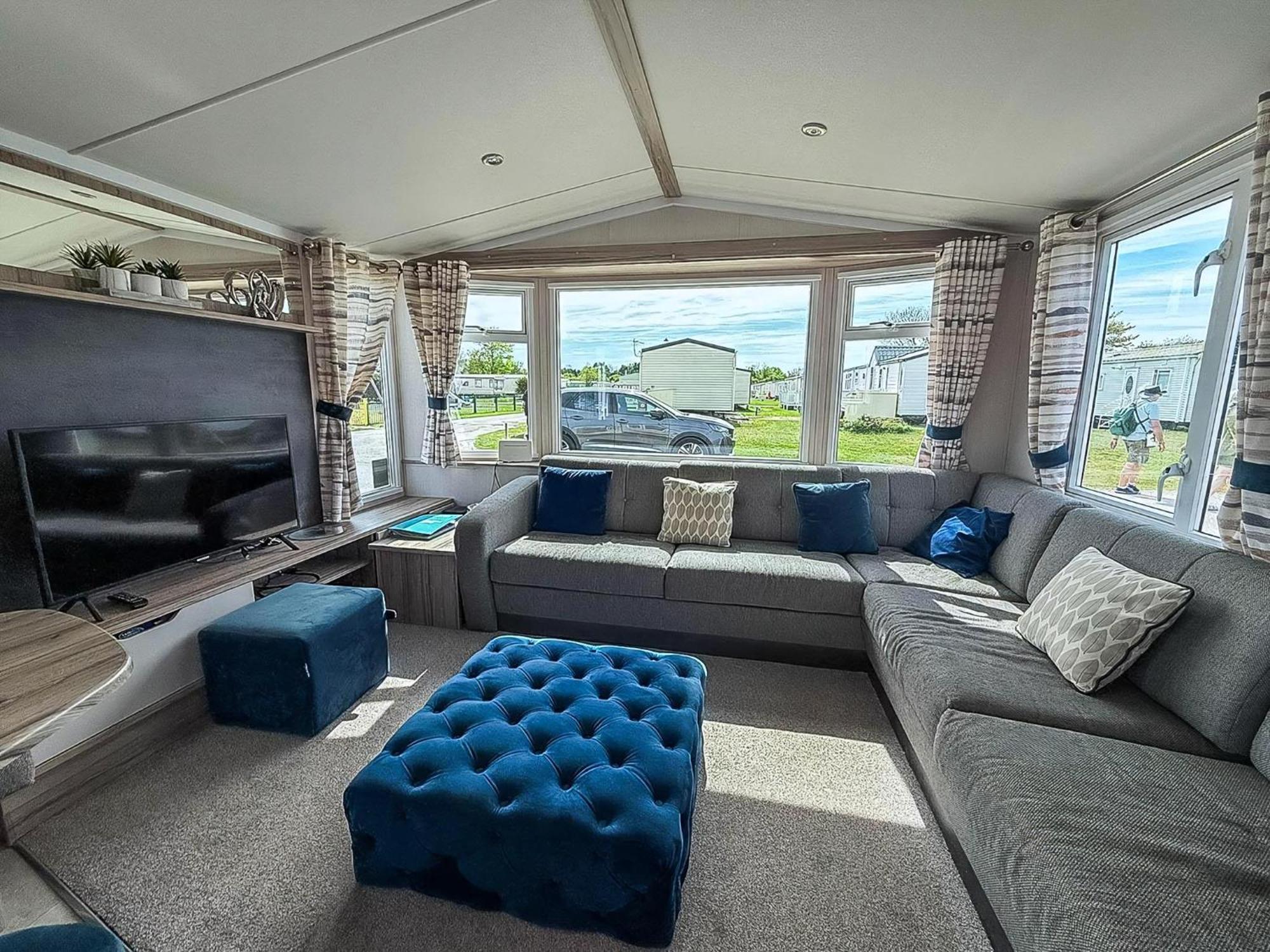 6 Berth Caravan With Decking At Sunnydale Holiday Park Ref 35243Kg Louth  Exteriér fotografie